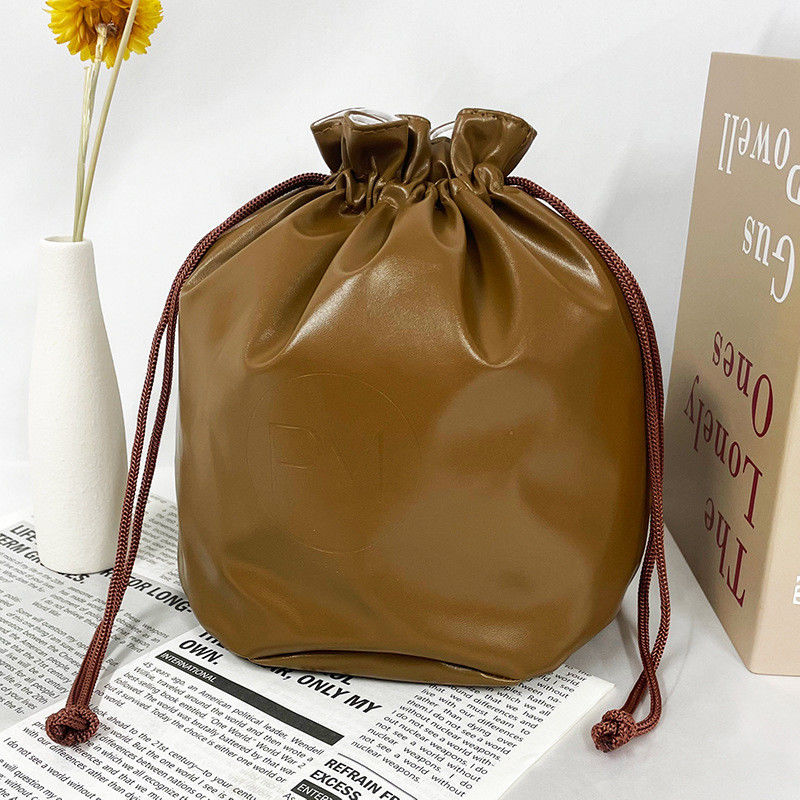 Custom Logo Printed PU Leather Drawstring Bag für maßgeschneiderte Farbkosmetikverpackungen