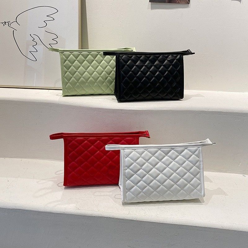 Polyester Stoff Quilted Reise Kosmetik Taschen für Ihr benutzerdefiniertes Logo Puffy Puffer Bedürfnisse